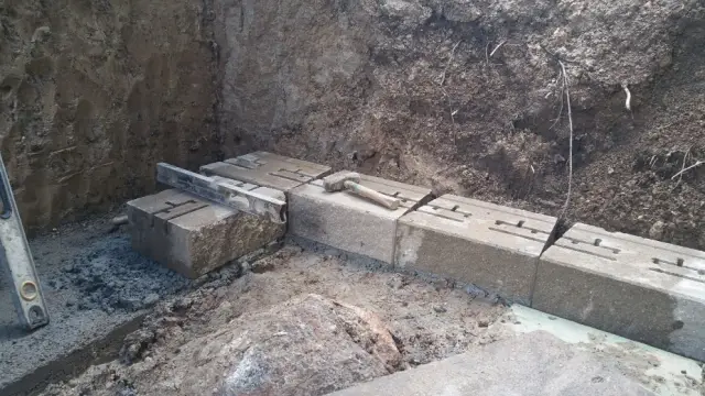 window well concrecte base course